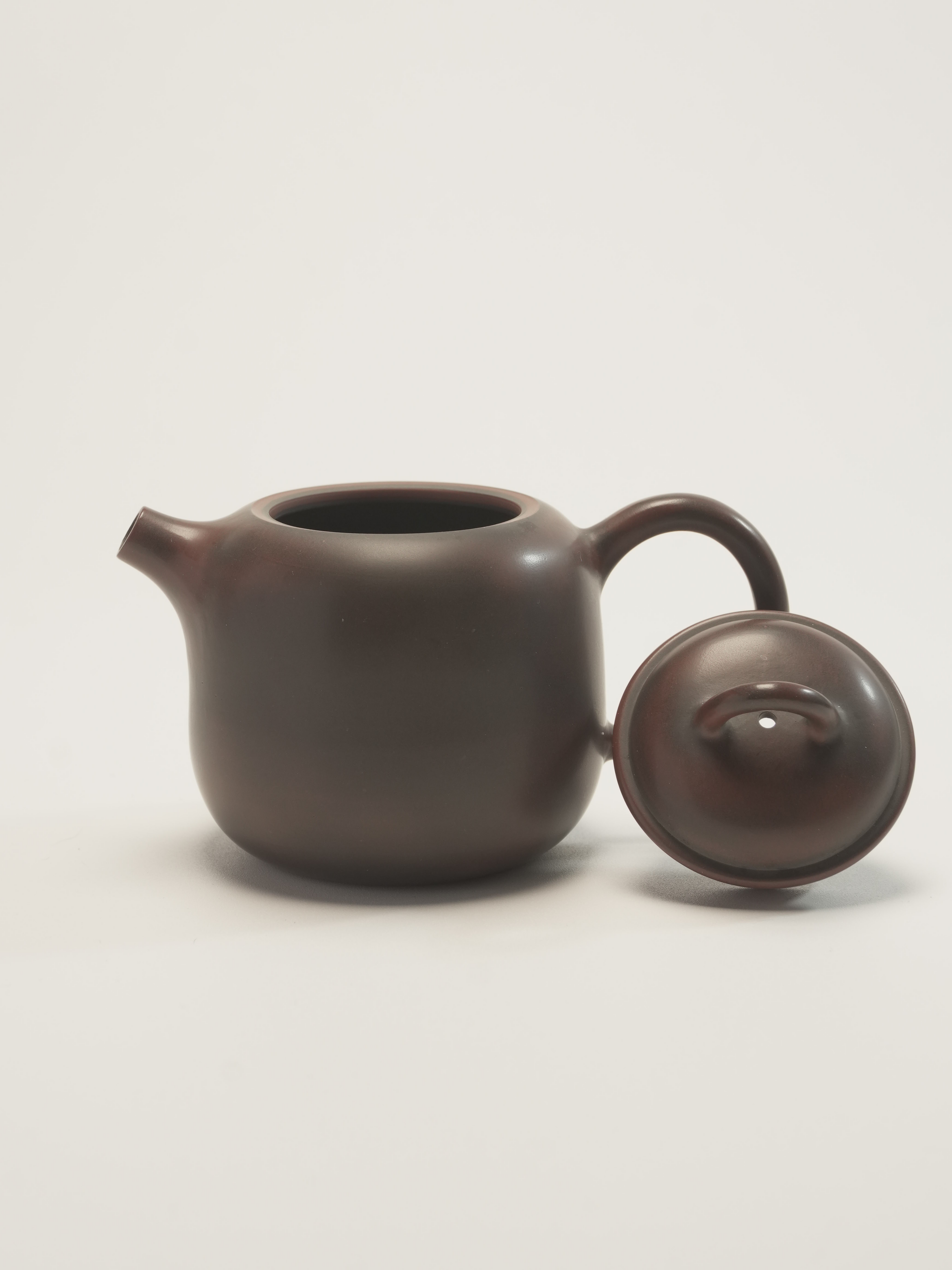 ARCH Handcrafted Minimalist Gongfu Teapot in Dark Clay